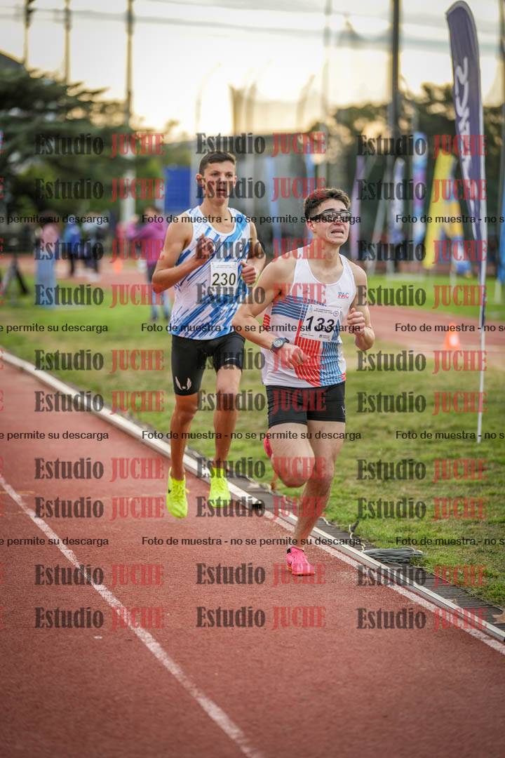 Fotos de los 2000 m con obstáculos de varones