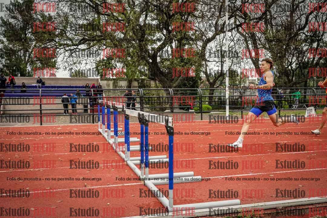 Fotos de los 400 m con vallas de varones