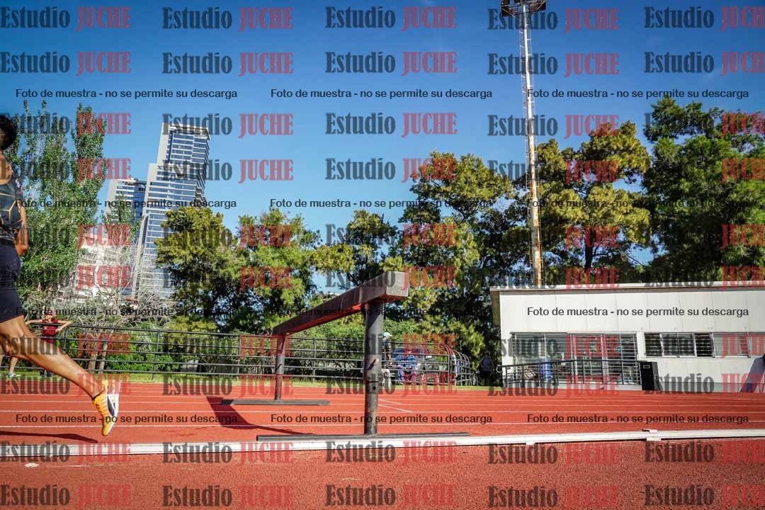 Fotos de los 3000 m con obstáculos de varones
