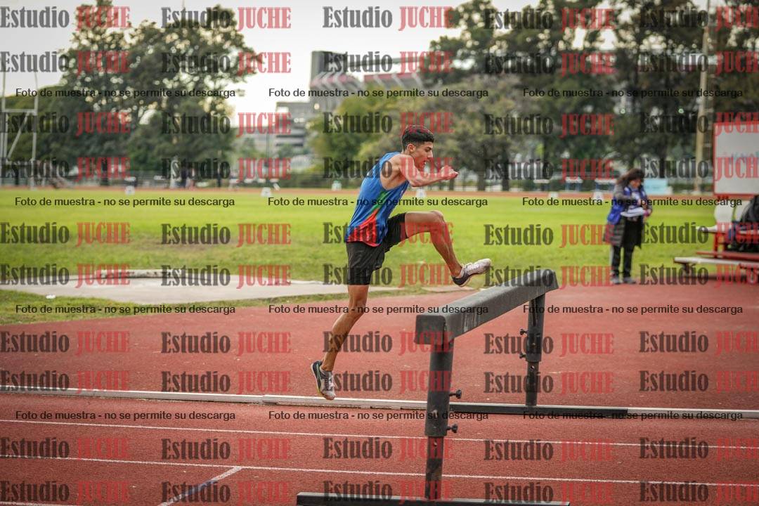 Fotos de los 3000 m con obstáculos de varones
