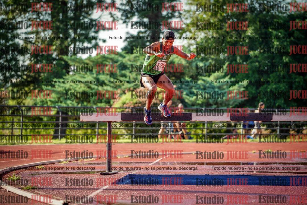 Fotos de los 3000 m con obstáculos de varones