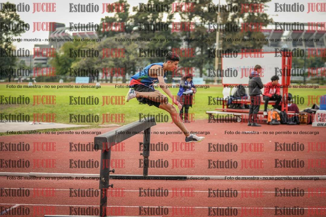 Fotos de los 3000 m con obstáculos de varones