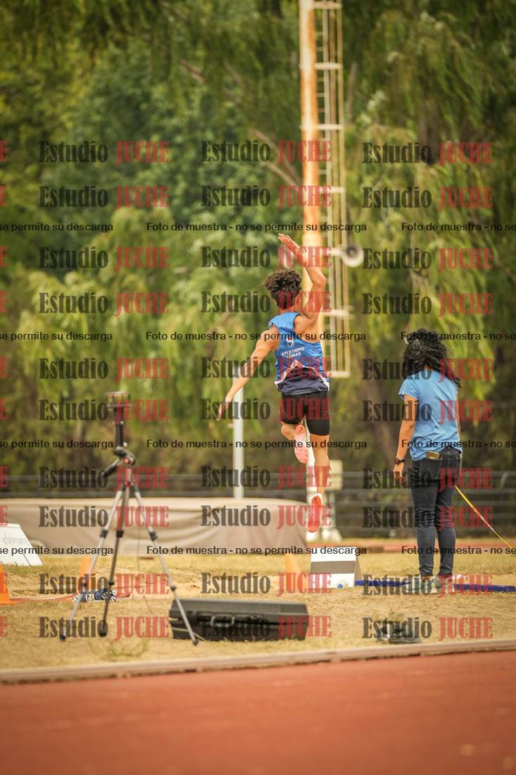 Fotos del salto en largo de varones