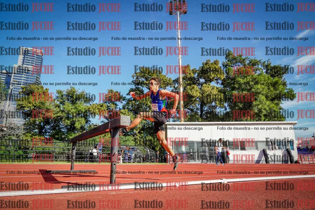 Fotos de los 3000 m con obstáculos de varones