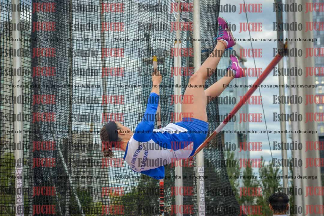 Fotos del salto con garrocha de mujeres y varones