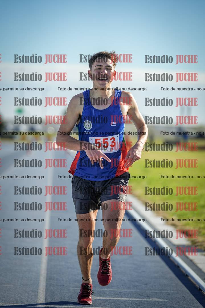 Fotos de los 3000 m con obstáculos de varones