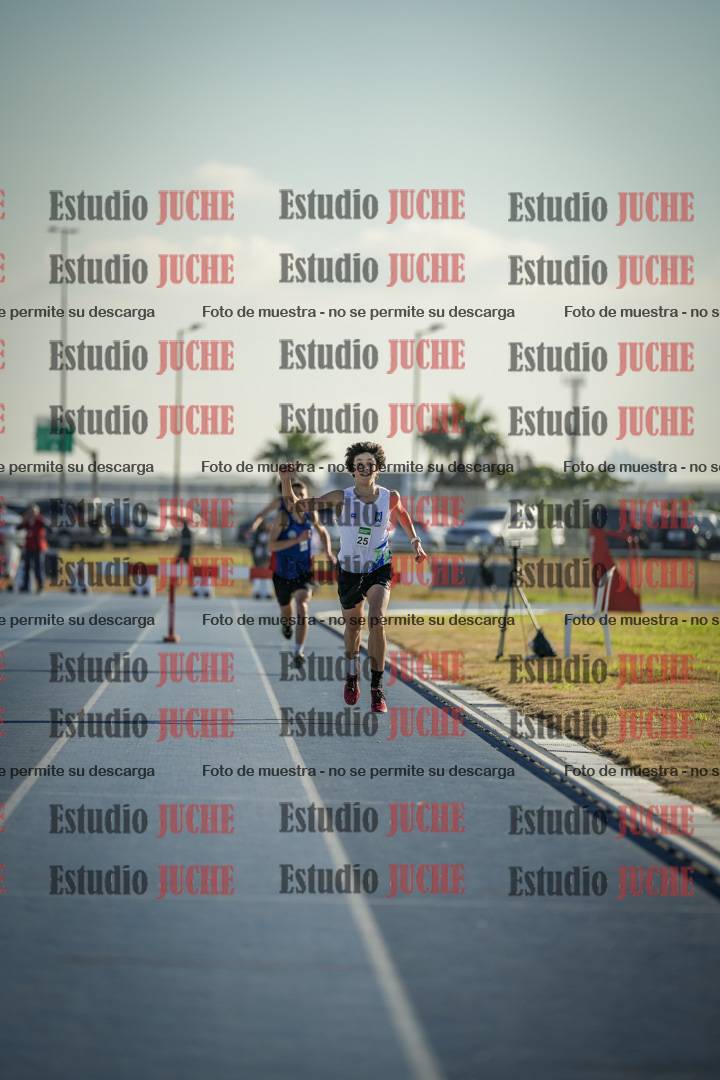 Fotos de los 2000 m con obstáculos de varones