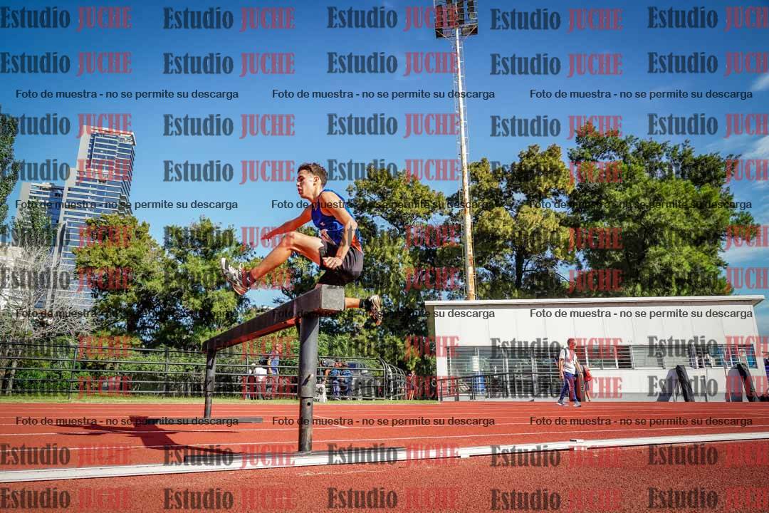 Fotos de los 3000 m con obstáculos de varones