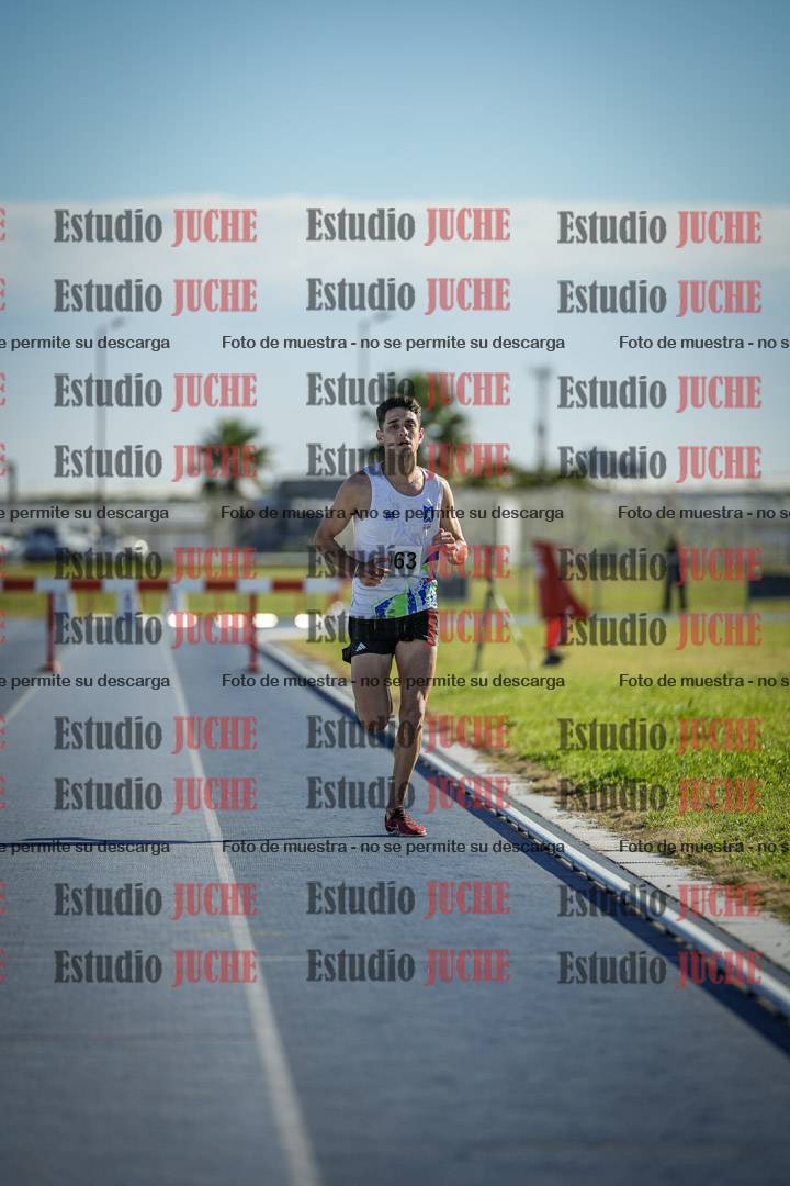 Fotos de los 3000 m con obstáculos de varones