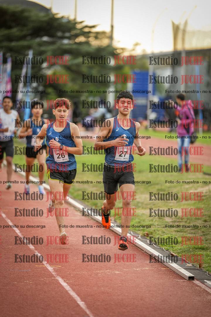 Fotos de los 2000 m con obstáculos de varones