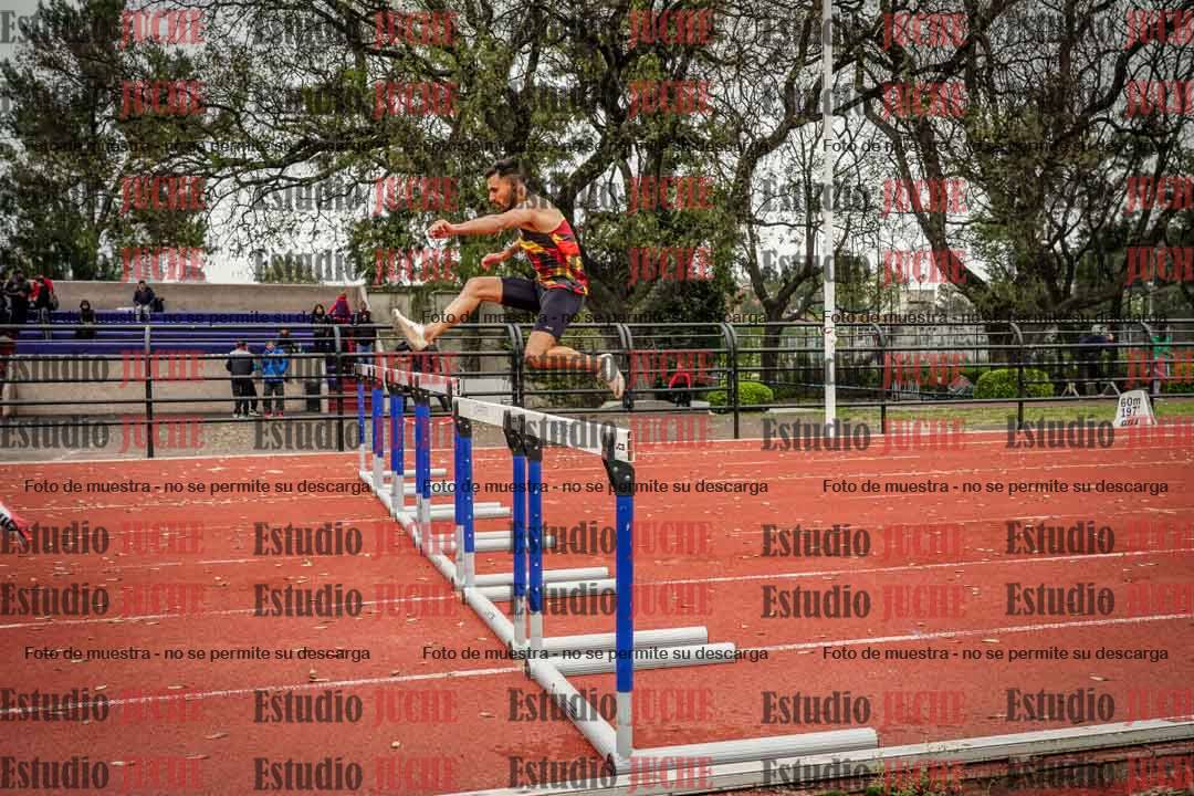 Fotos de los 400 m con vallas de varones