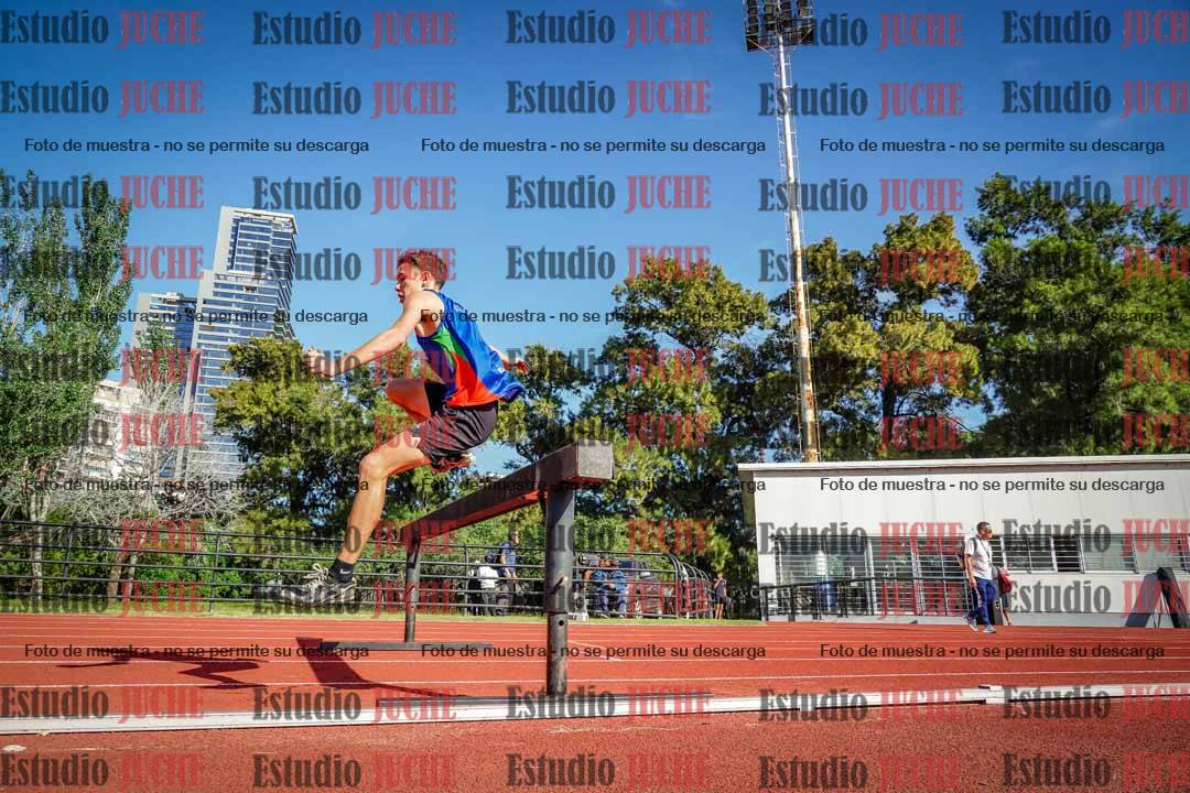 Fotos de los 3000 m con obstáculos de varones