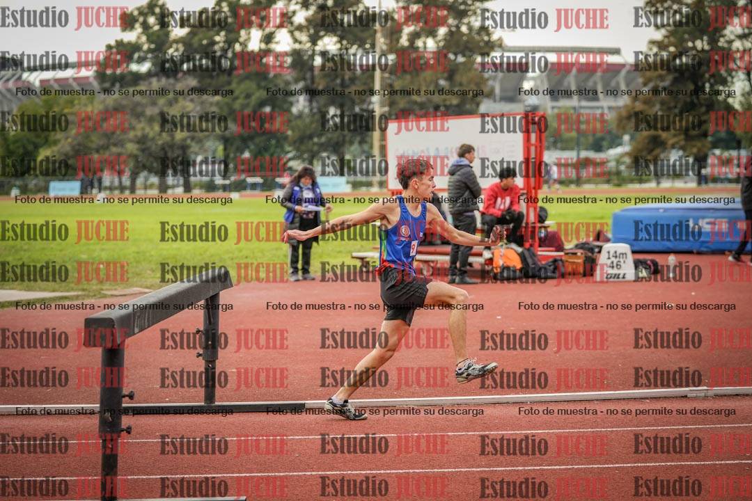 Fotos de los 3000 m con obstáculos de varones