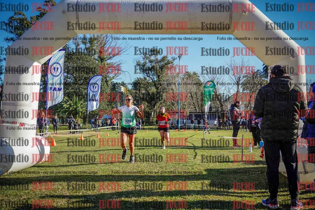 Fotos de la llegada del cross de 4000 m - mujeres