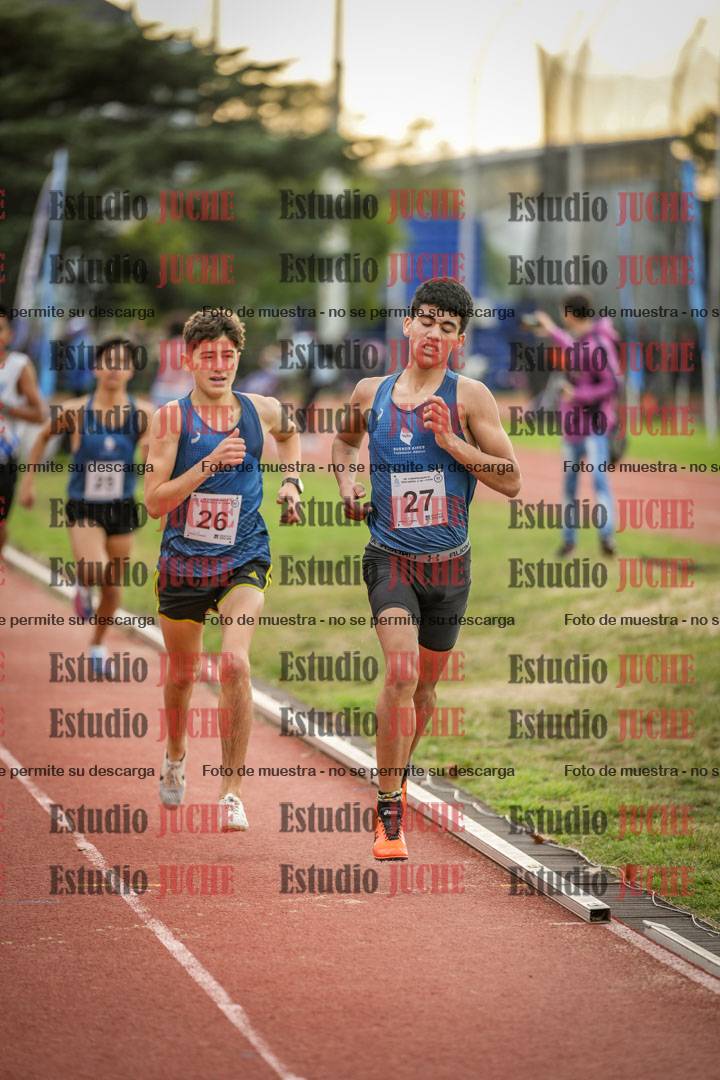 Fotos de los 2000 m con obstáculos de varones
