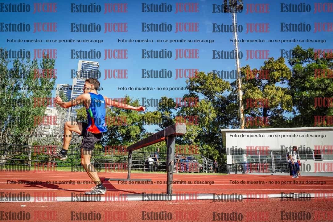 Fotos de los 3000 m con obstáculos de varones