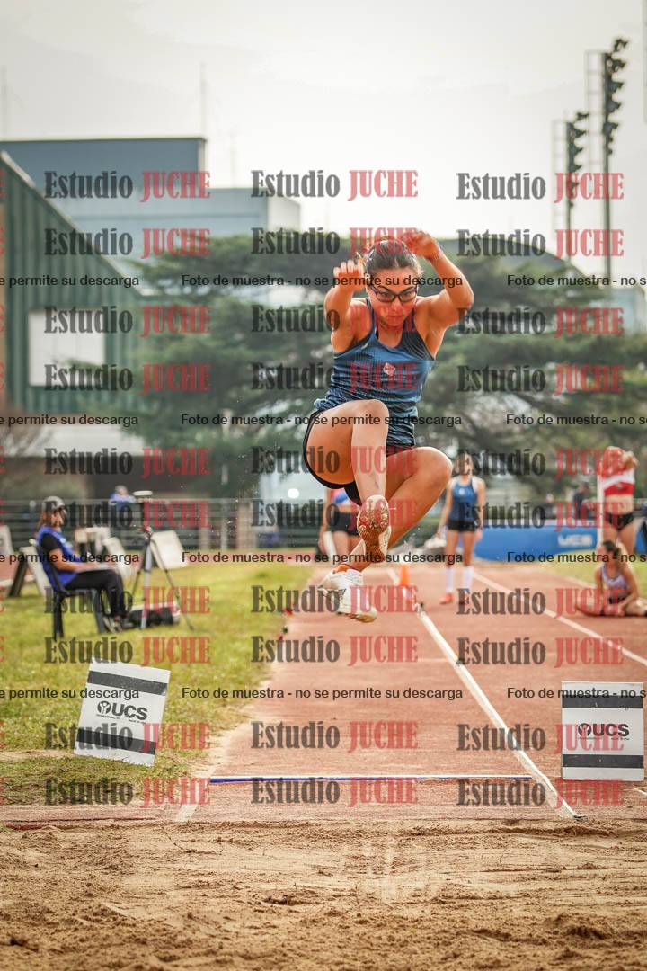 Fotos del salto en largo de mujeres