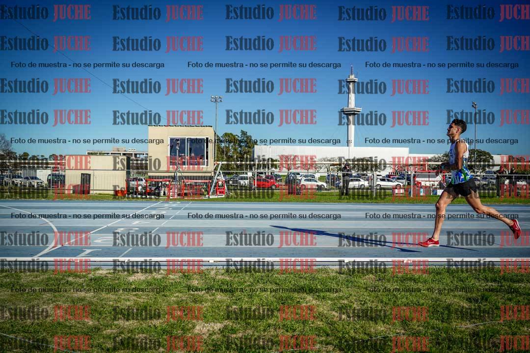Fotos de los 3000 m con obstáculos de varones