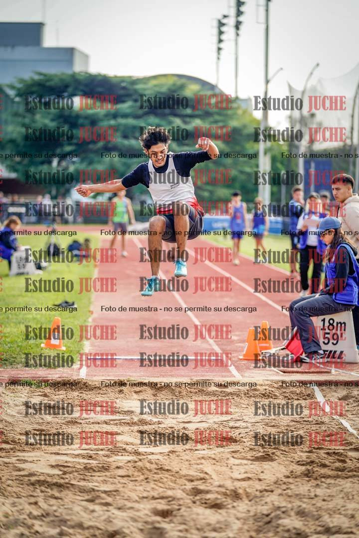 Fotos del salto en largo de varones