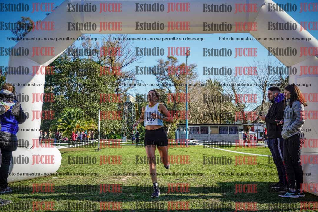 Fotos de la llegada del cross de 4000 m - mujeres