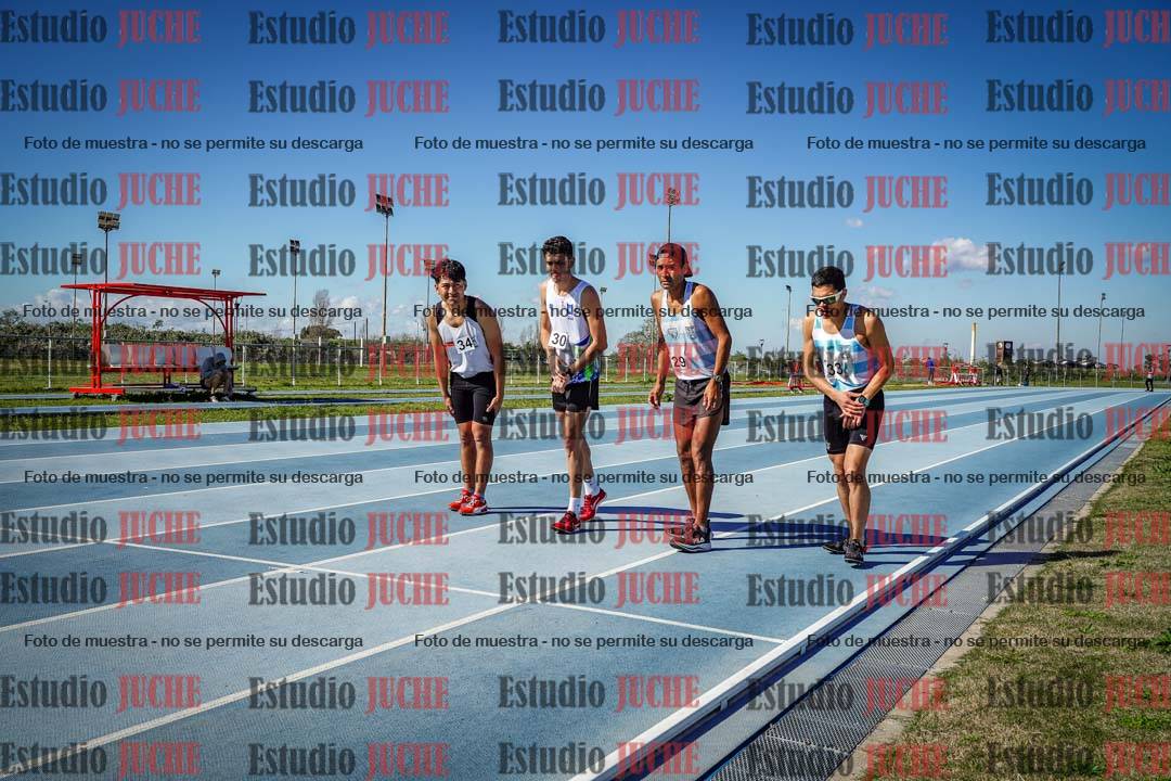 Fotos de los 3000 m con obstáculos de varones