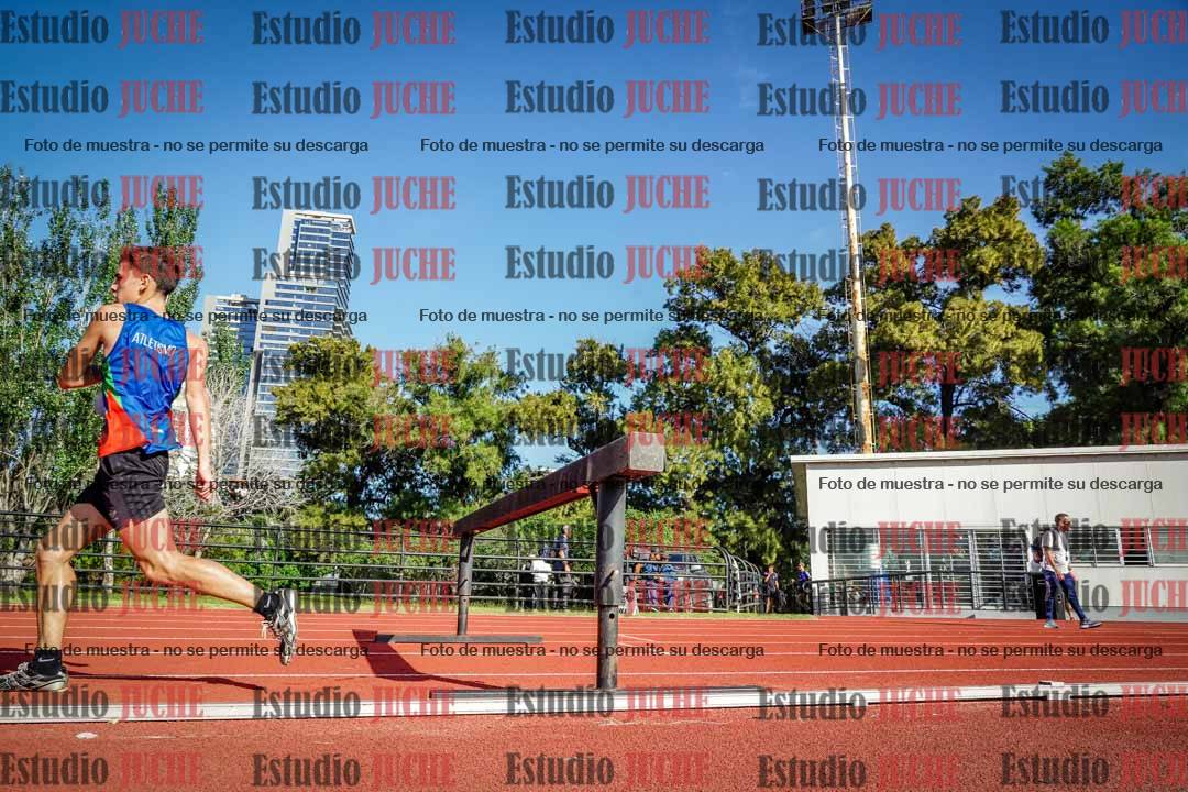 Fotos de los 3000 m con obstáculos de varones