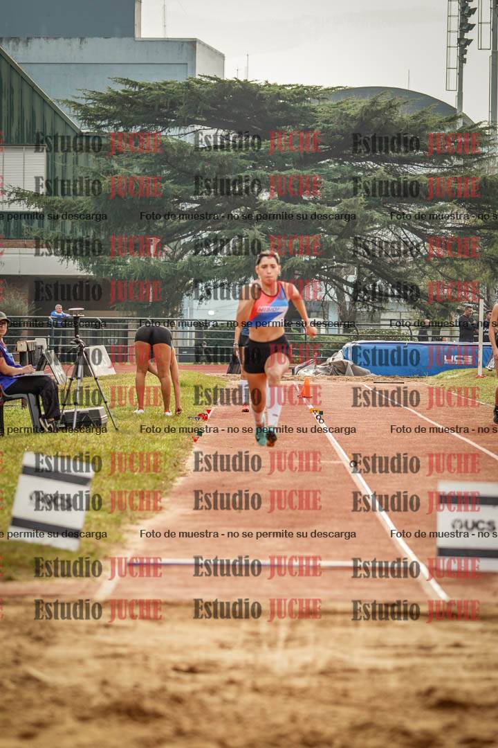 Fotos del salto en largo de mujeres