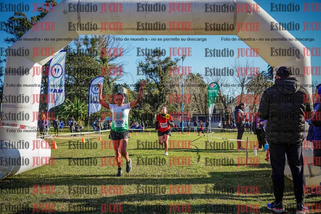 Fotos de la llegada del cross de 4000 m - mujeres