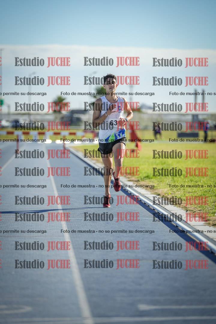 Fotos de los 3000 m con obstáculos de varones