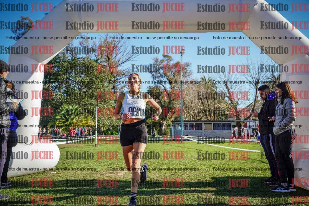 Fotos de la llegada del cross de 4000 m - mujeres