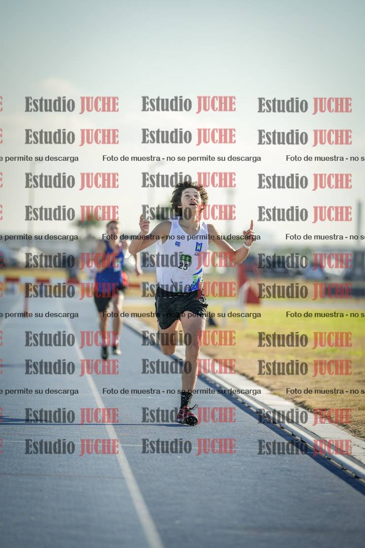 Fotos de los 2000 m con obstáculos de varones