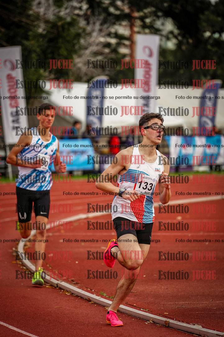 Fotos de los 2000 m con obstáculos de varones