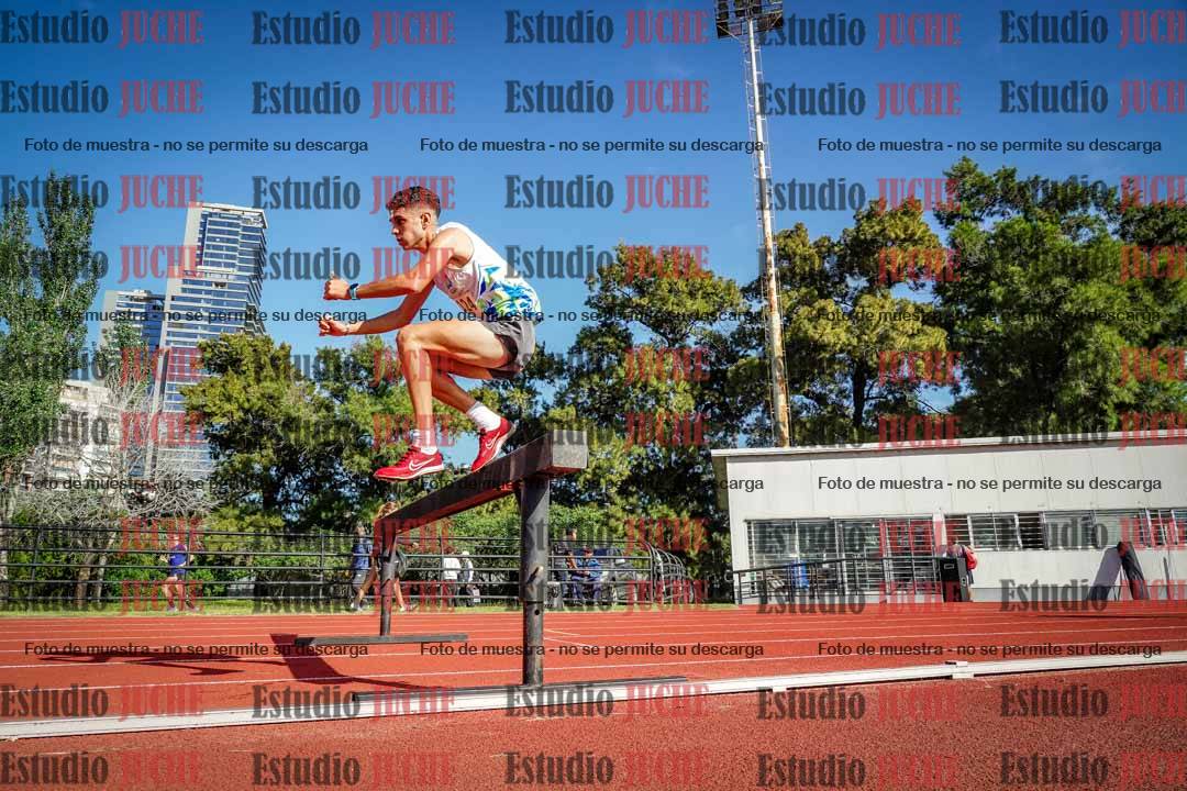 Fotos de los 3000 m con obstáculos de varones