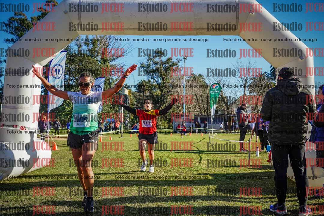 Fotos de la llegada del cross de 4000 m - mujeres