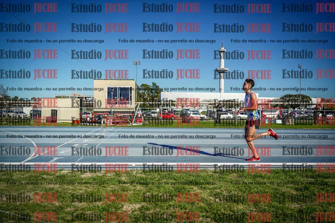 Fotos de los 3000 m con obstáculos de varones