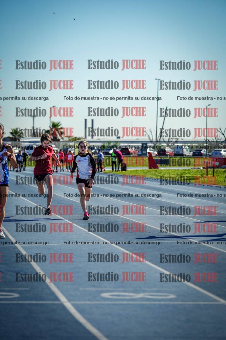 Fotos de los 80 m llanos de mujeres - U14