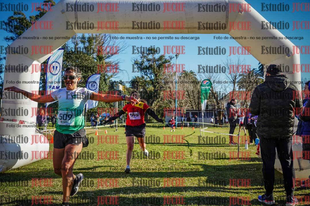 Fotos de la llegada del cross de 4000 m - mujeres