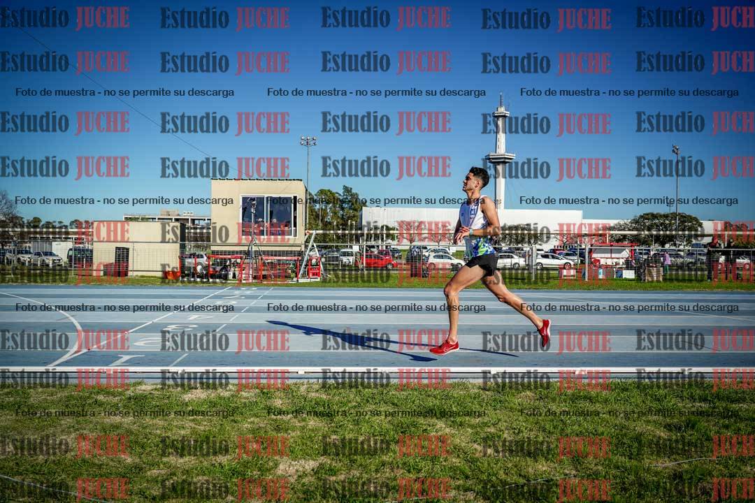 Fotos de los 3000 m con obstáculos de varones