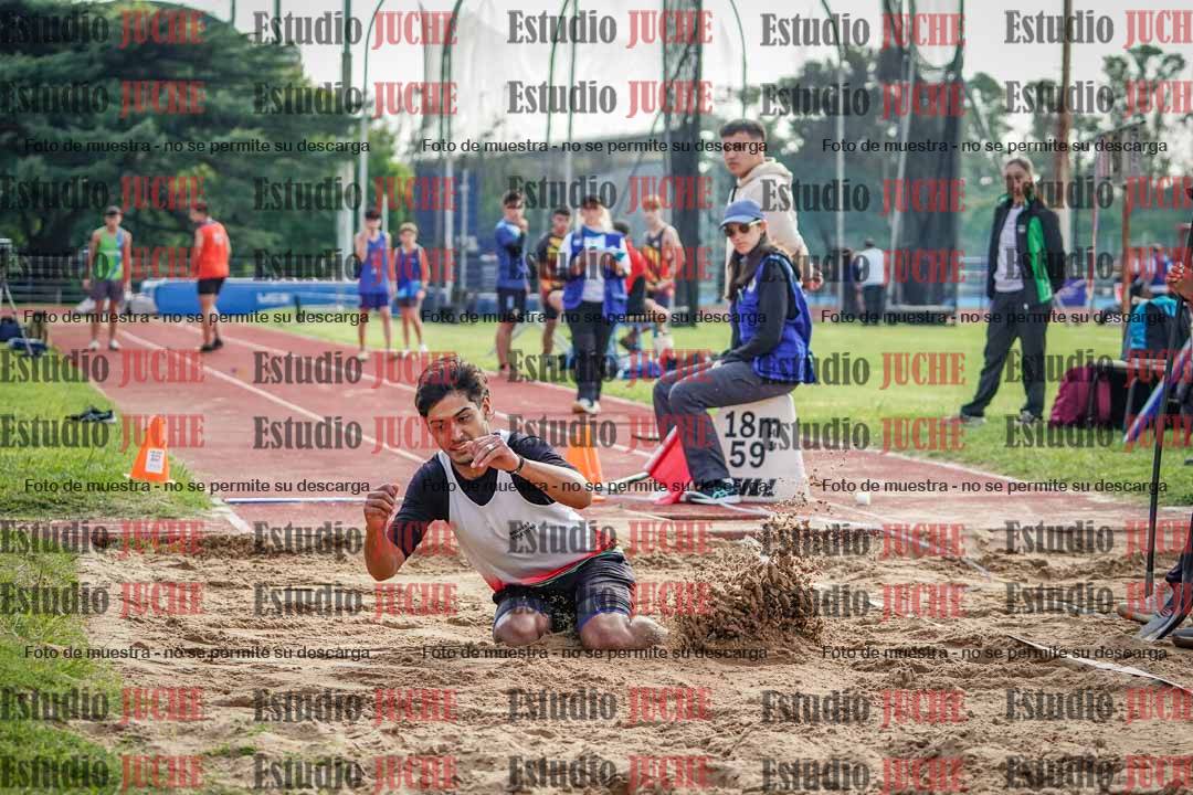 Fotos del salto en largo de varones