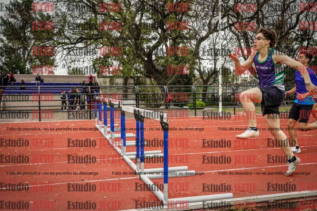 Fotos de los 400 m con vallas de varones