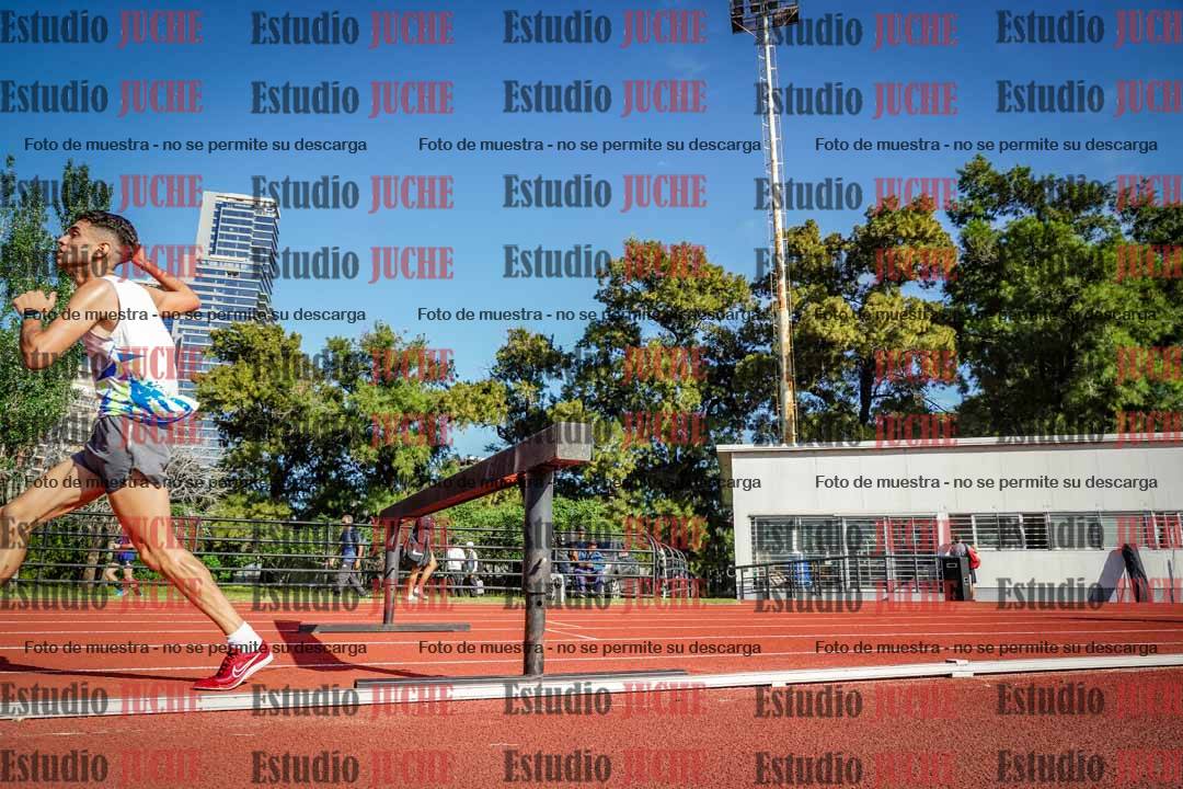 Fotos de los 3000 m con obstáculos de varones