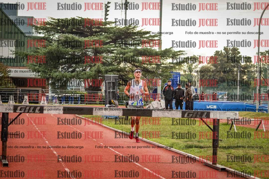 Fotos de los 3000 m con obstáculos de varones