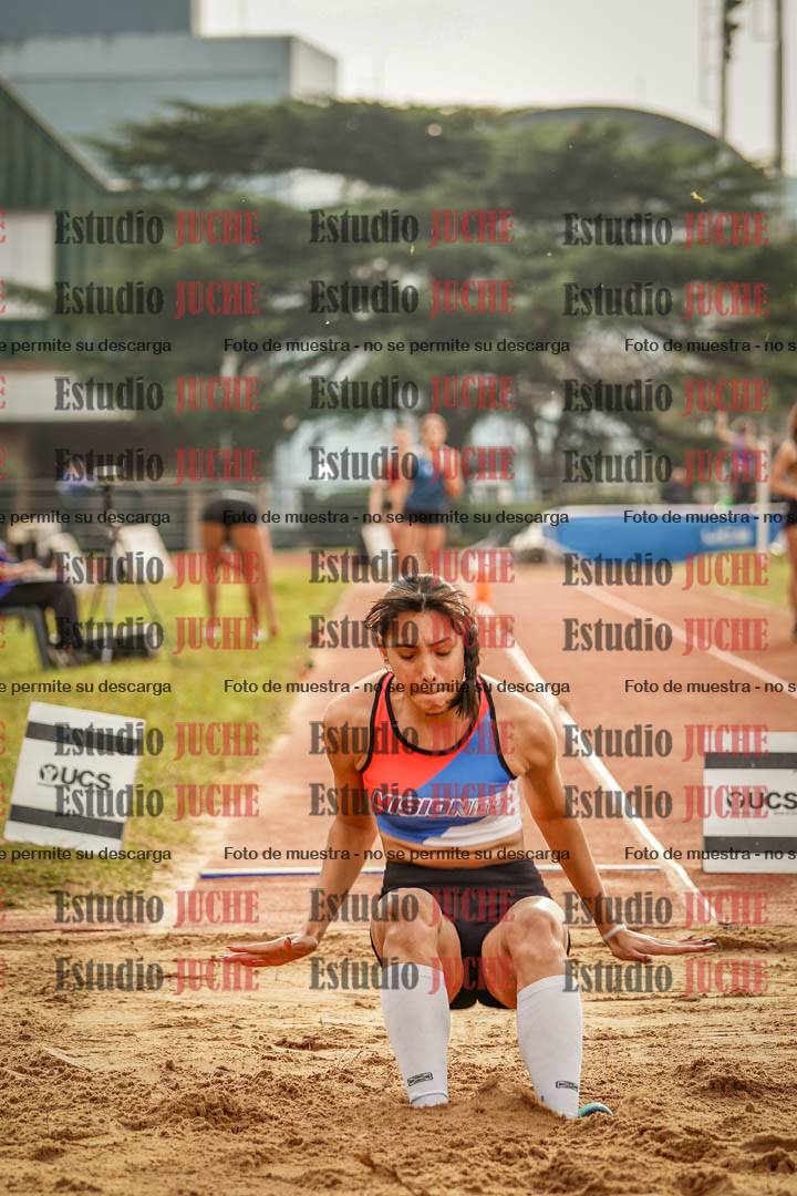 Fotos del salto en largo de mujeres