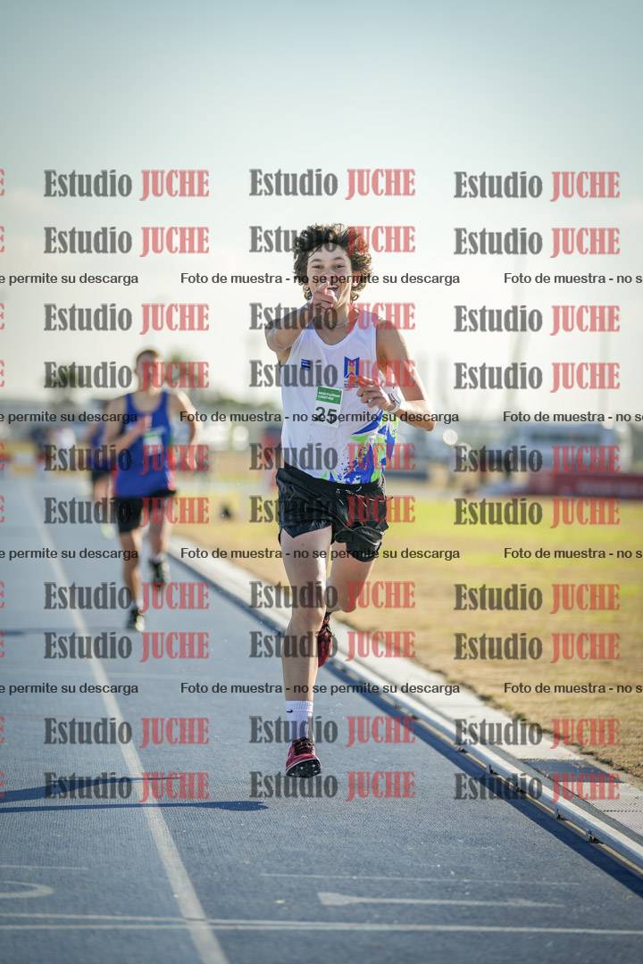 Fotos de los 2000 m con obstáculos de varones