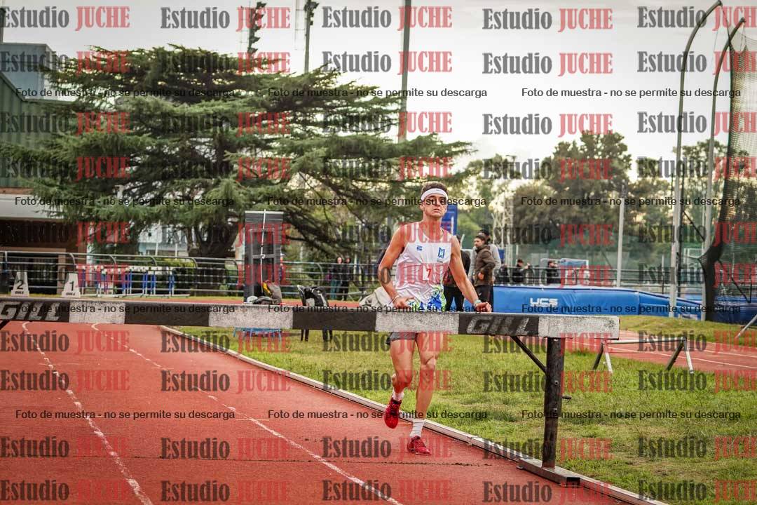Fotos de los 3000 m con obstáculos de varones
