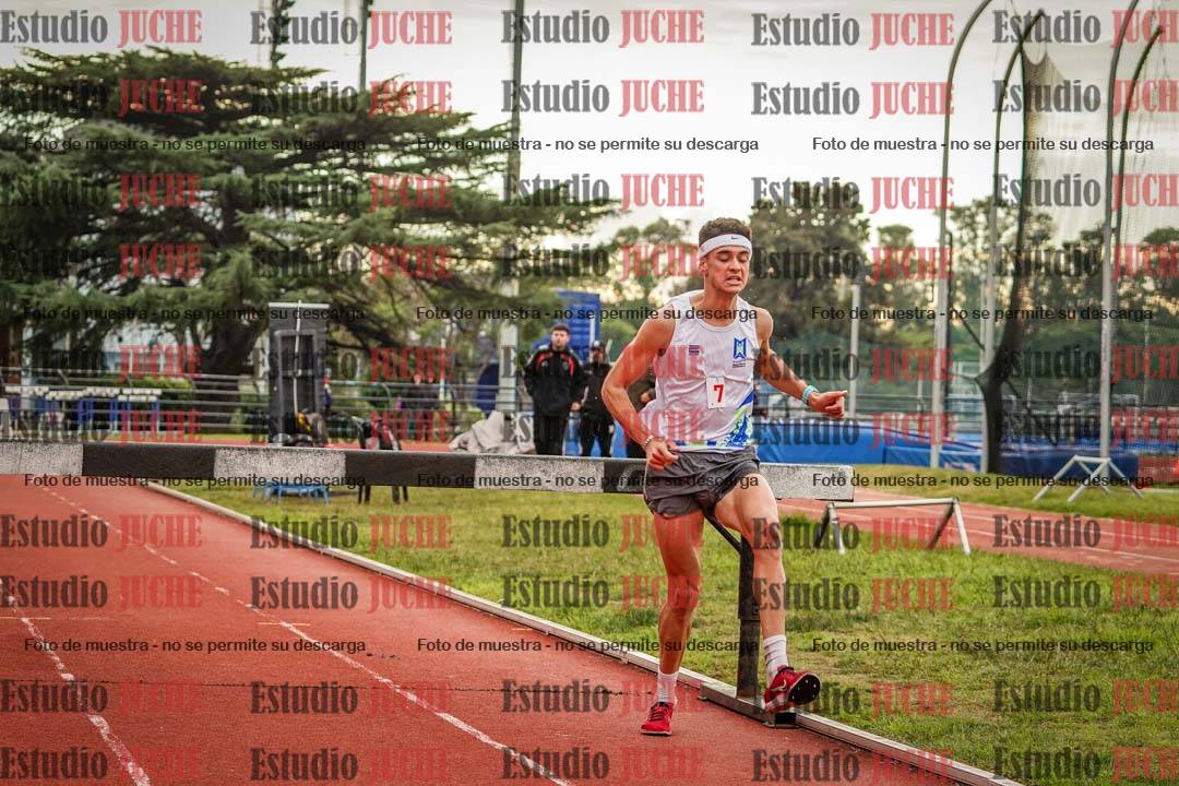 Fotos de los 3000 m con obstáculos de varones