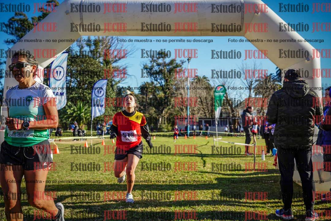 Fotos de la llegada del cross de 4000 m - mujeres