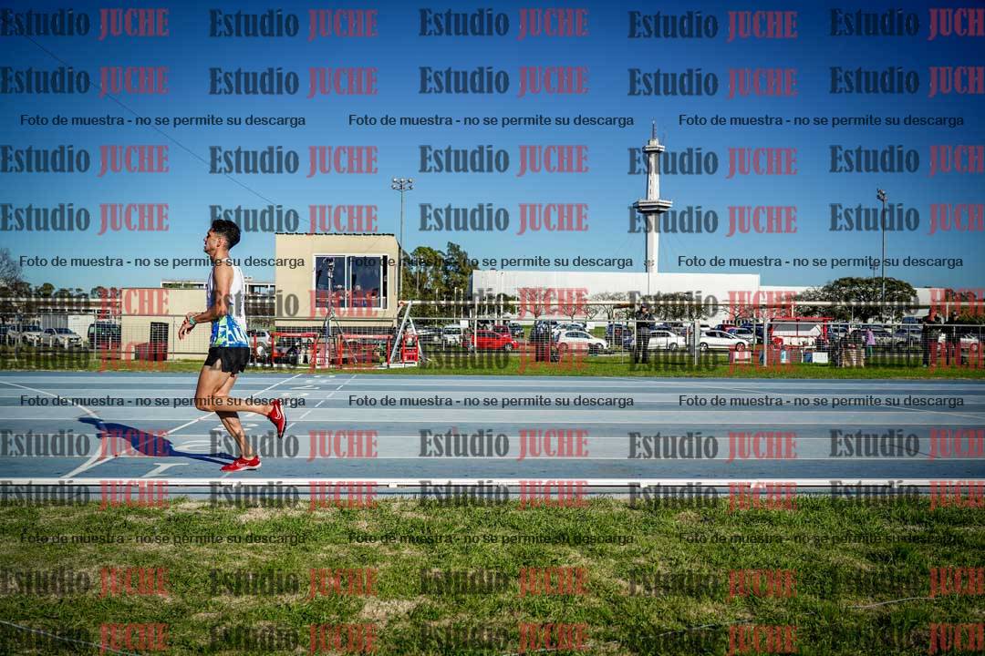 Fotos de los 3000 m con obstáculos de varones