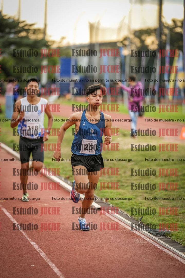 Fotos de los 2000 m con obstáculos de varones