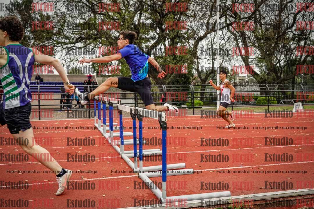 Fotos de los 400 m con vallas de varones
